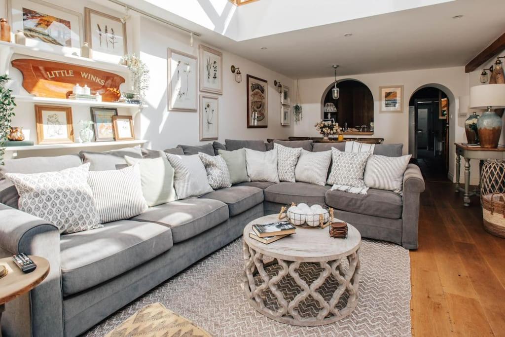 Dolls House - Luxury Townhouse *Sleeps 10* Βίλα Χένλεϊ ον Τέιμς Εξωτερικό φωτογραφία