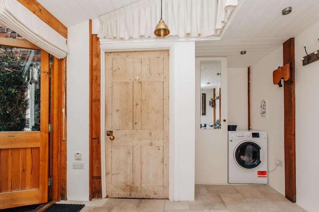 Dolls House - Luxury Townhouse *Sleeps 10* Βίλα Χένλεϊ ον Τέιμς Εξωτερικό φωτογραφία