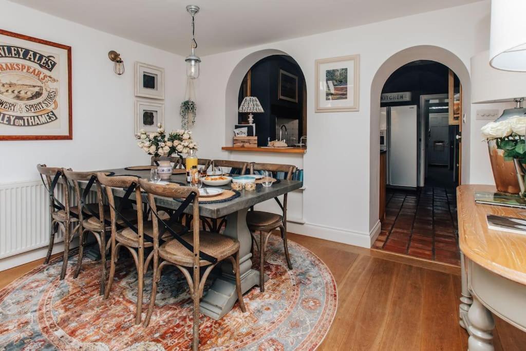 Dolls House - Luxury Townhouse *Sleeps 10* Βίλα Χένλεϊ ον Τέιμς Εξωτερικό φωτογραφία