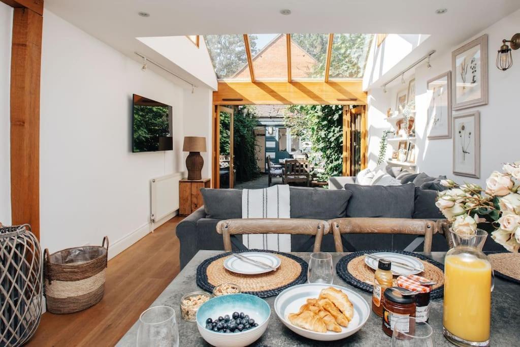 Dolls House - Luxury Townhouse *Sleeps 10* Βίλα Χένλεϊ ον Τέιμς Εξωτερικό φωτογραφία