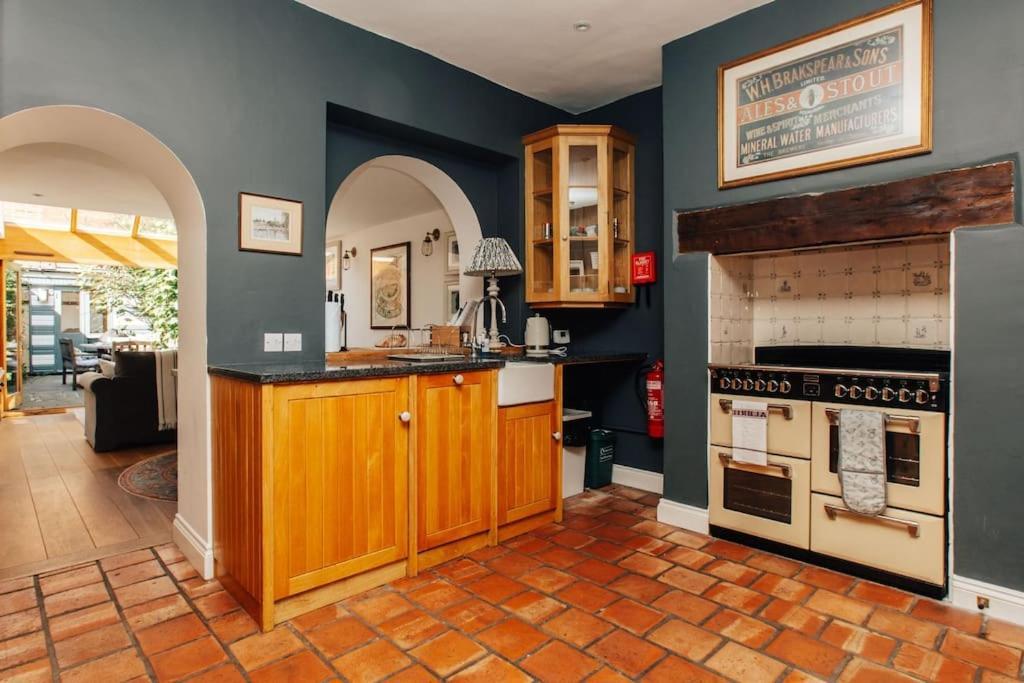 Dolls House - Luxury Townhouse *Sleeps 10* Βίλα Χένλεϊ ον Τέιμς Εξωτερικό φωτογραφία