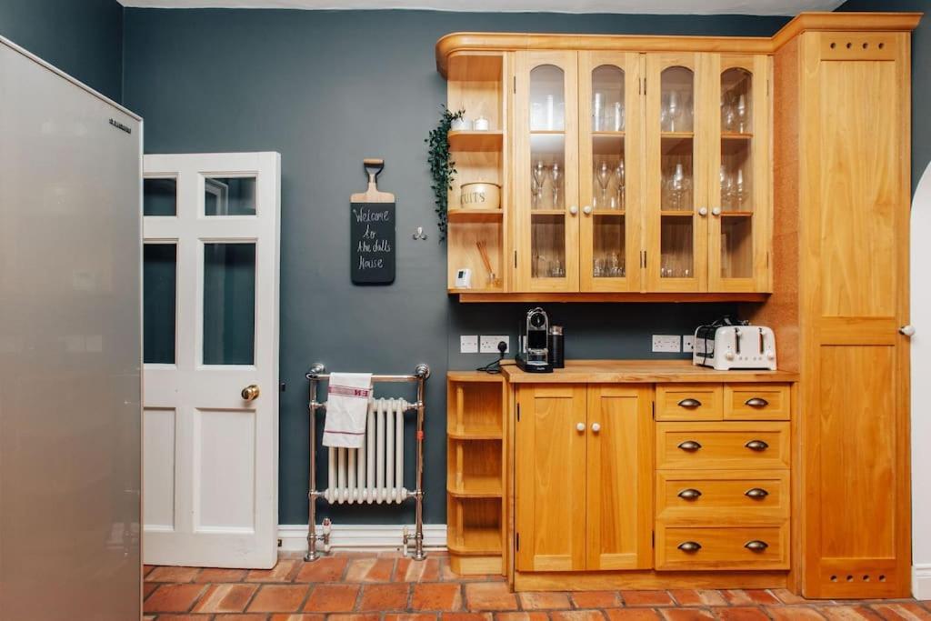 Dolls House - Luxury Townhouse *Sleeps 10* Βίλα Χένλεϊ ον Τέιμς Εξωτερικό φωτογραφία