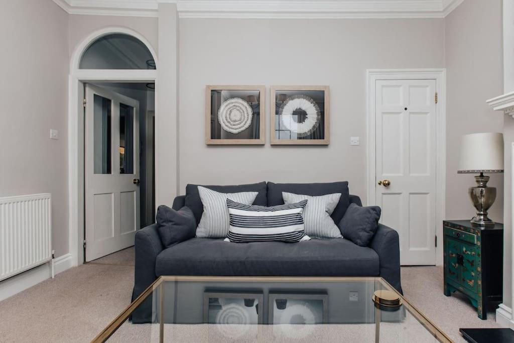 Dolls House - Luxury Townhouse *Sleeps 10* Βίλα Χένλεϊ ον Τέιμς Εξωτερικό φωτογραφία