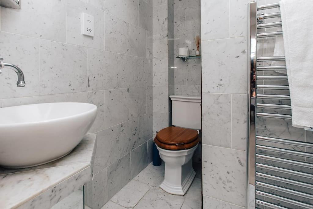 Dolls House - Luxury Townhouse *Sleeps 10* Βίλα Χένλεϊ ον Τέιμς Εξωτερικό φωτογραφία