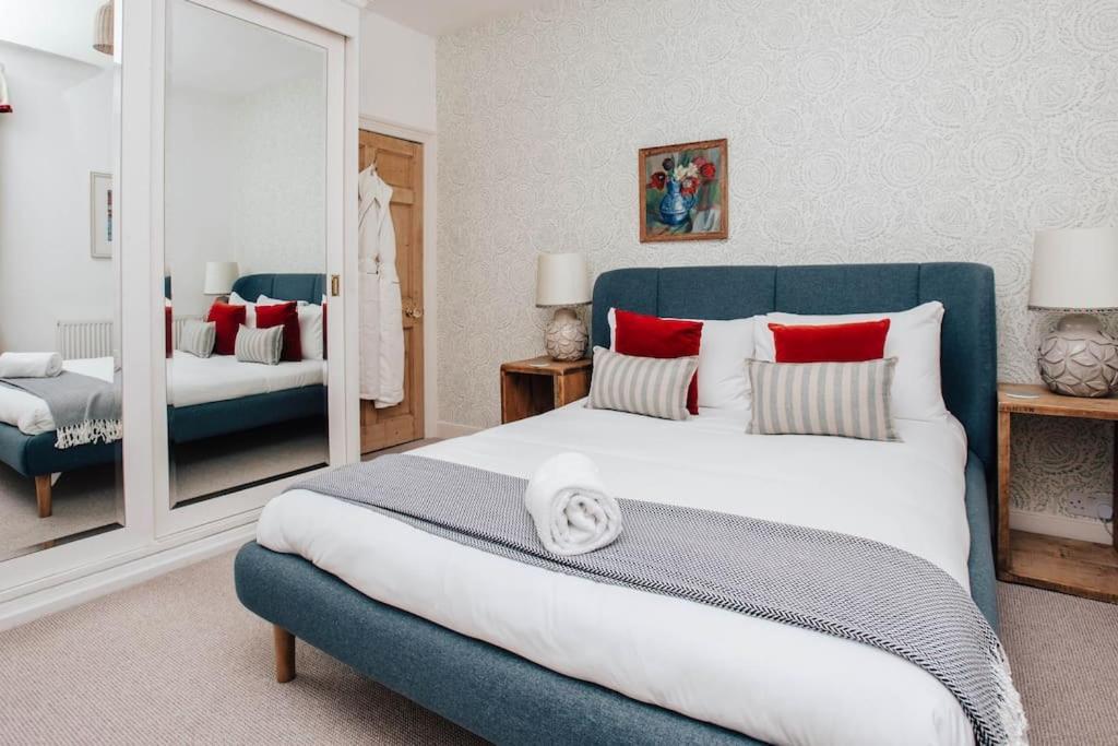 Dolls House - Luxury Townhouse *Sleeps 10* Βίλα Χένλεϊ ον Τέιμς Εξωτερικό φωτογραφία