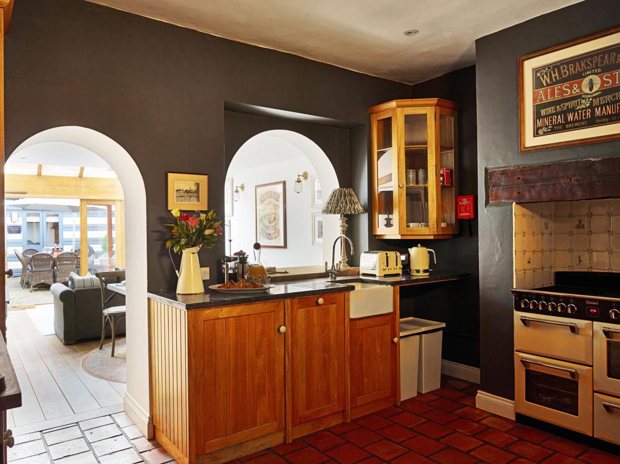 Dolls House - Luxury Townhouse *Sleeps 10* Βίλα Χένλεϊ ον Τέιμς Εξωτερικό φωτογραφία